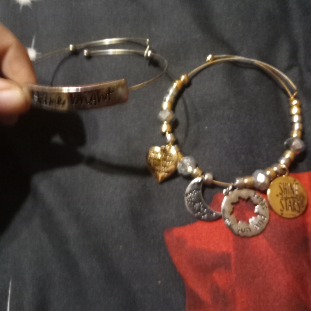2 bracelets